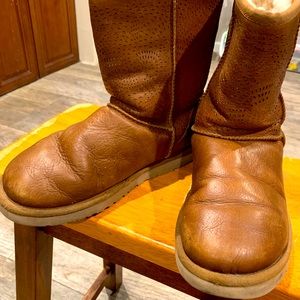 Lasercut Accent Leather Uggs